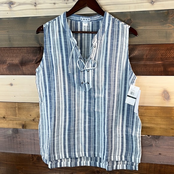 Women’s top - Picture 1 of 3